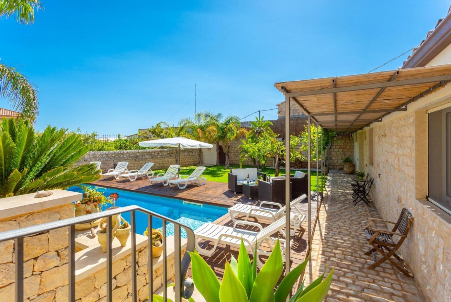 Villa Aziz Шикли Экстерьер фото