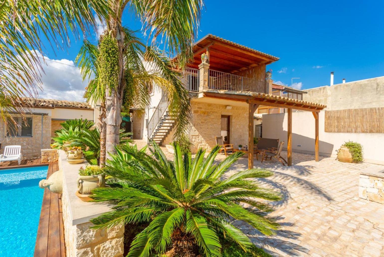 Villa Aziz Шикли Экстерьер фото