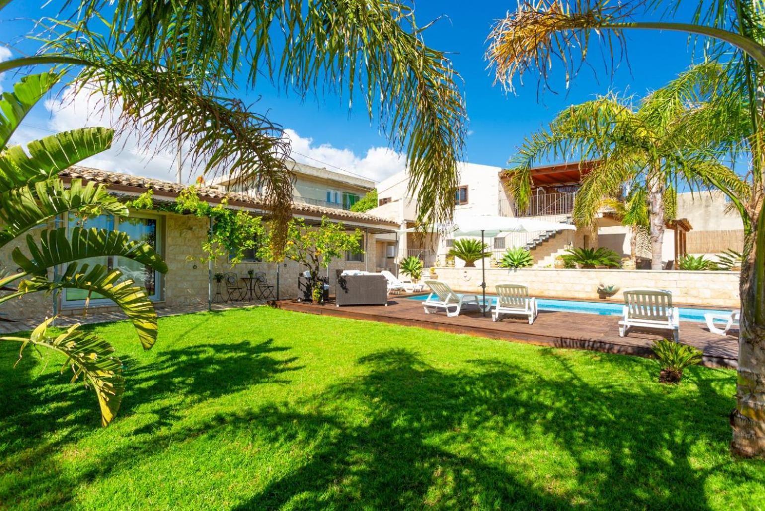 Villa Aziz Шикли Экстерьер фото